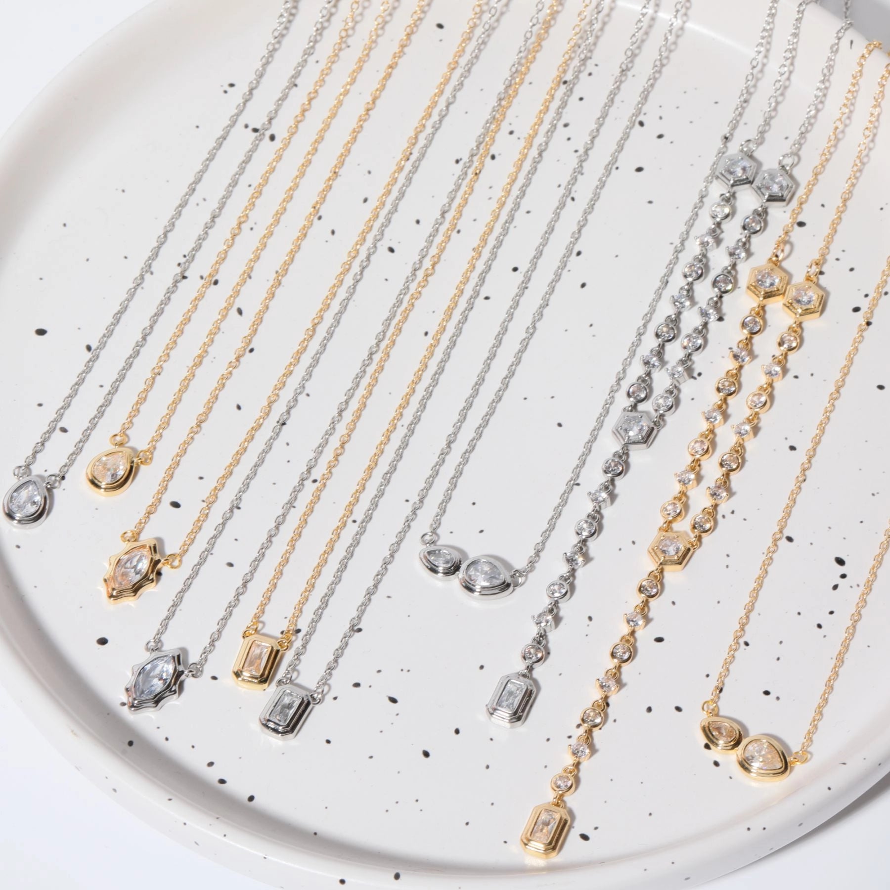 Layered Zircon Pendant Necklace [TFUZWZH6]