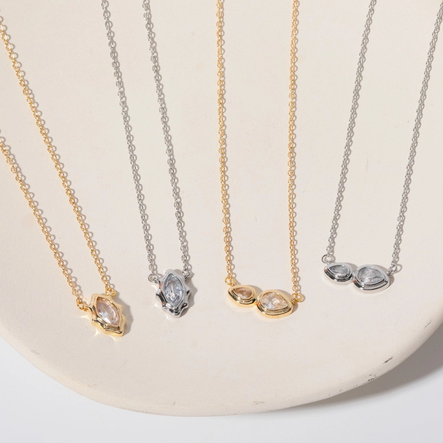Layered Zircon Pendant Necklace [KZ4I6RQC]