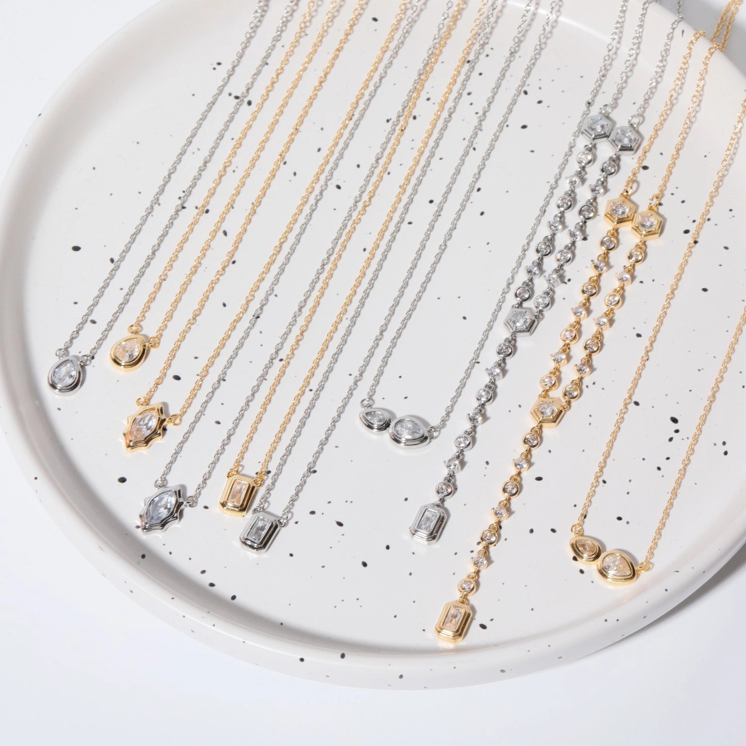 Layered Zircon Pendant Necklace [ER0UJ1JL]