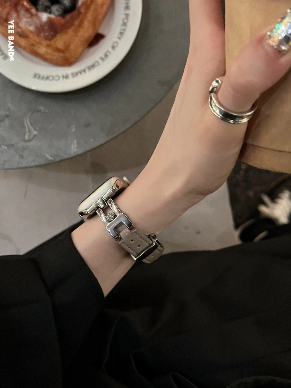 Leather Apple Watch Strap with Butterfly Buckle [QQ7RQ11W]
