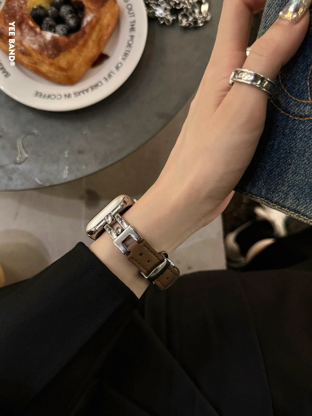Leather Apple Watch Strap with Butterfly Buckle [6MFJ2A98]