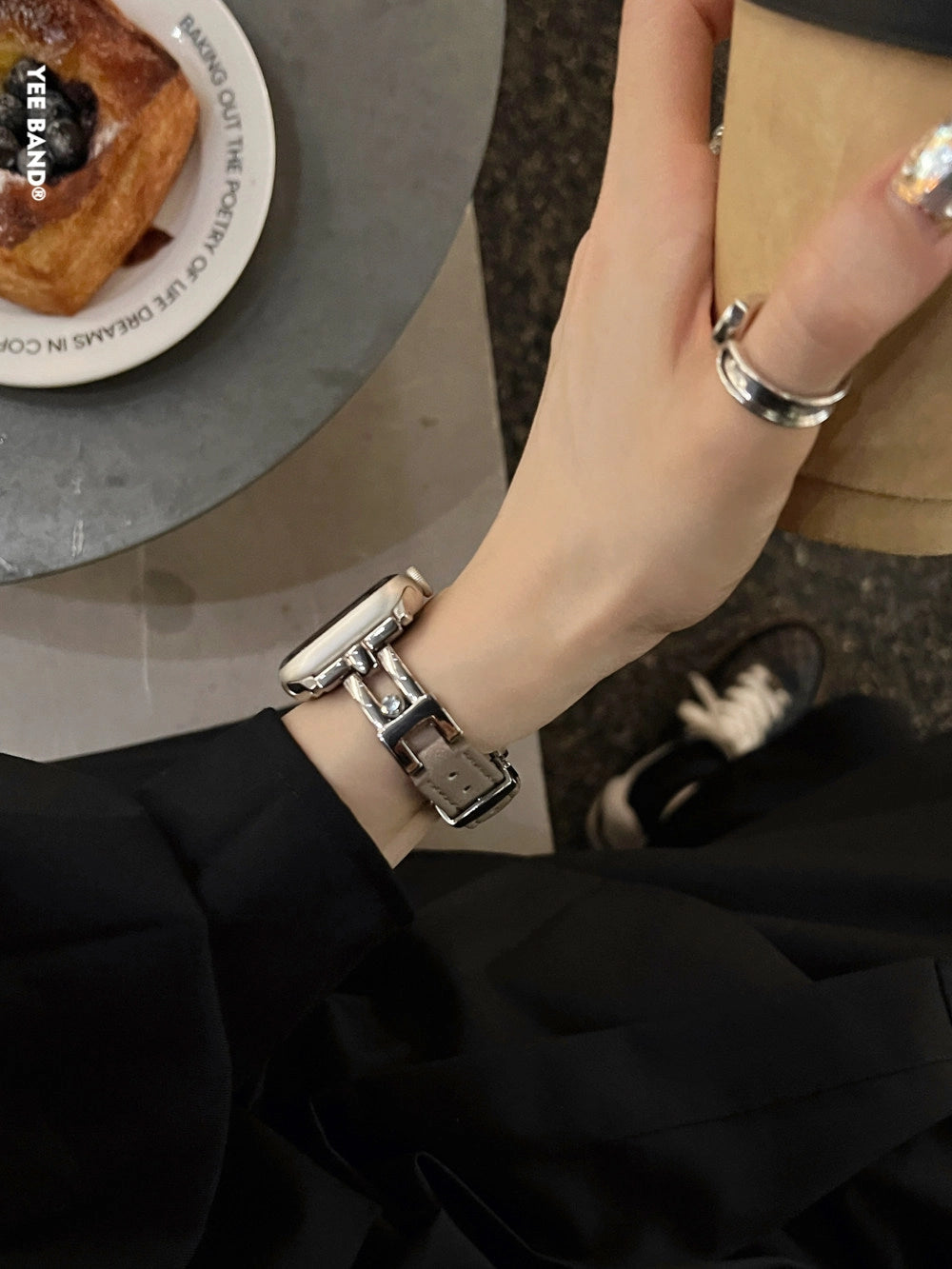 Leather Apple Watch Strap with Butterfly Buckle [UTOJ4LD6]