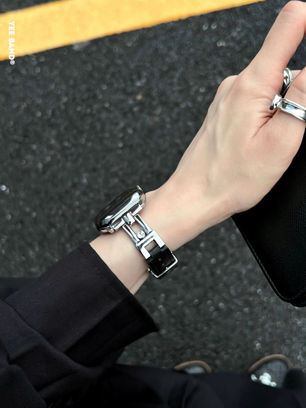 Leather Apple Watch Strap with Butterfly Buckle [UE8PLCR0]