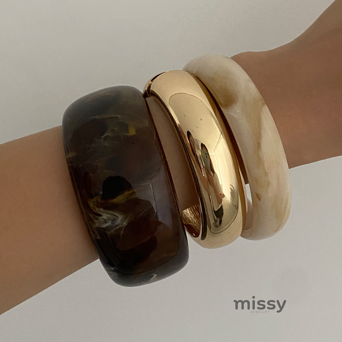 Leidy Glossy Resin Cuff [LKDF4KAX]