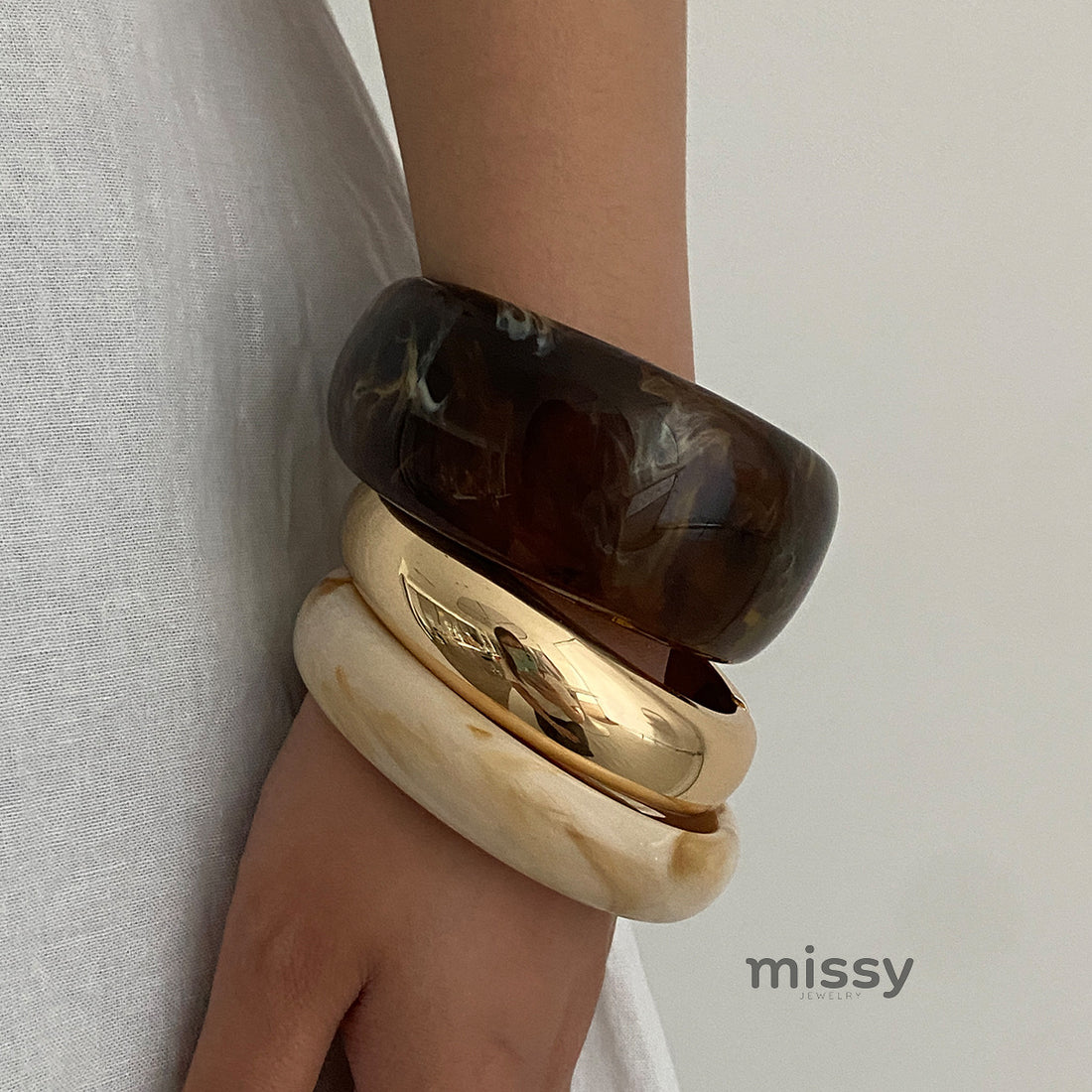 Leidy Glossy Resin Cuff [SEG2YIXV]
