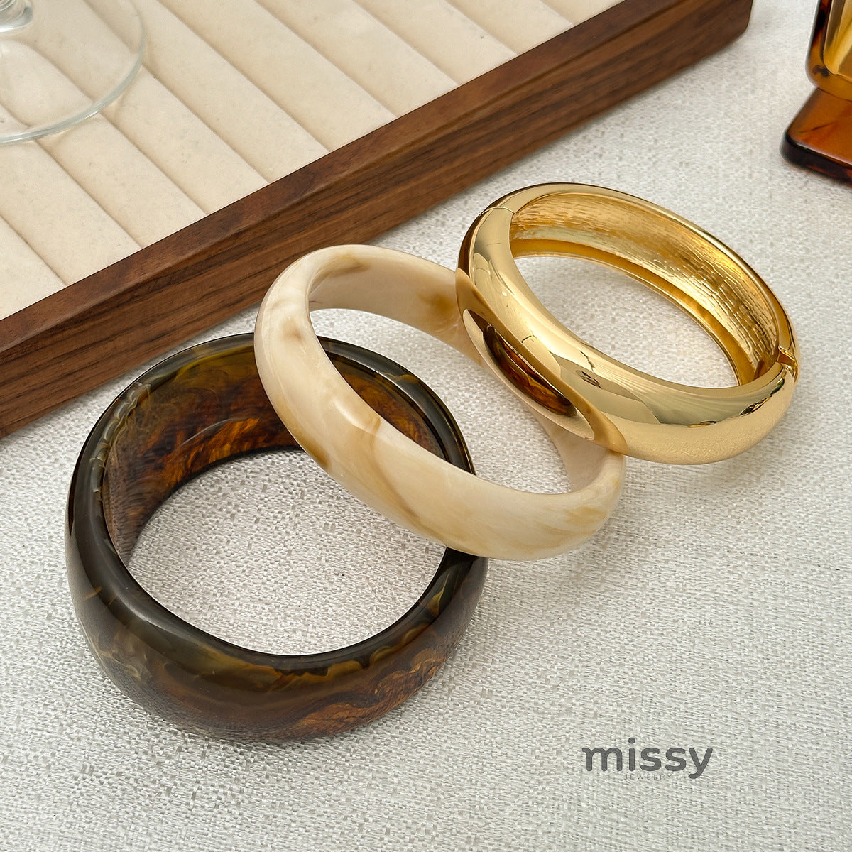 Leidy Glossy Resin Cuff [OPFRNGMV]