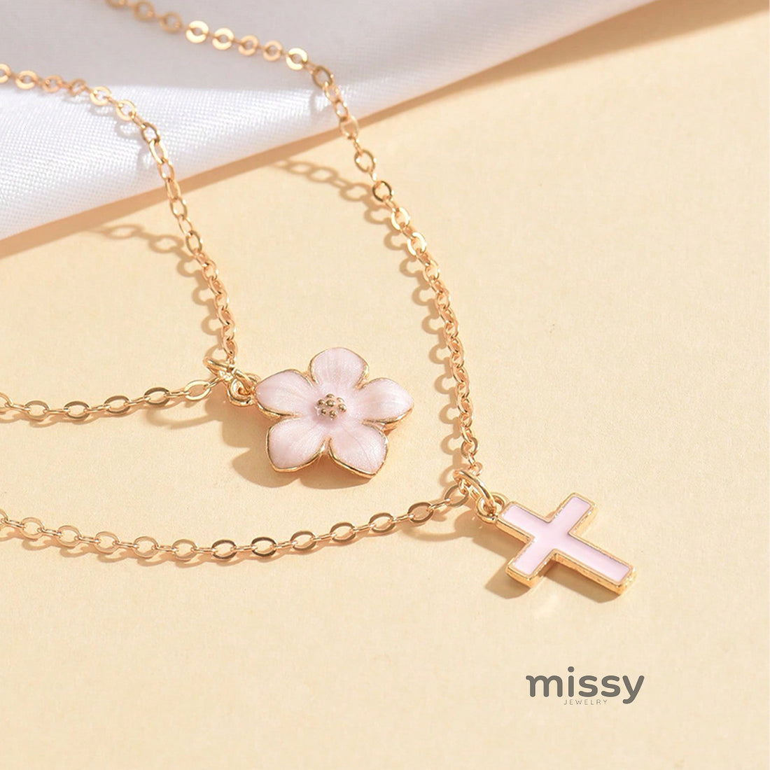 Leilah Bloom Cross Necklace [V23R7DLT]