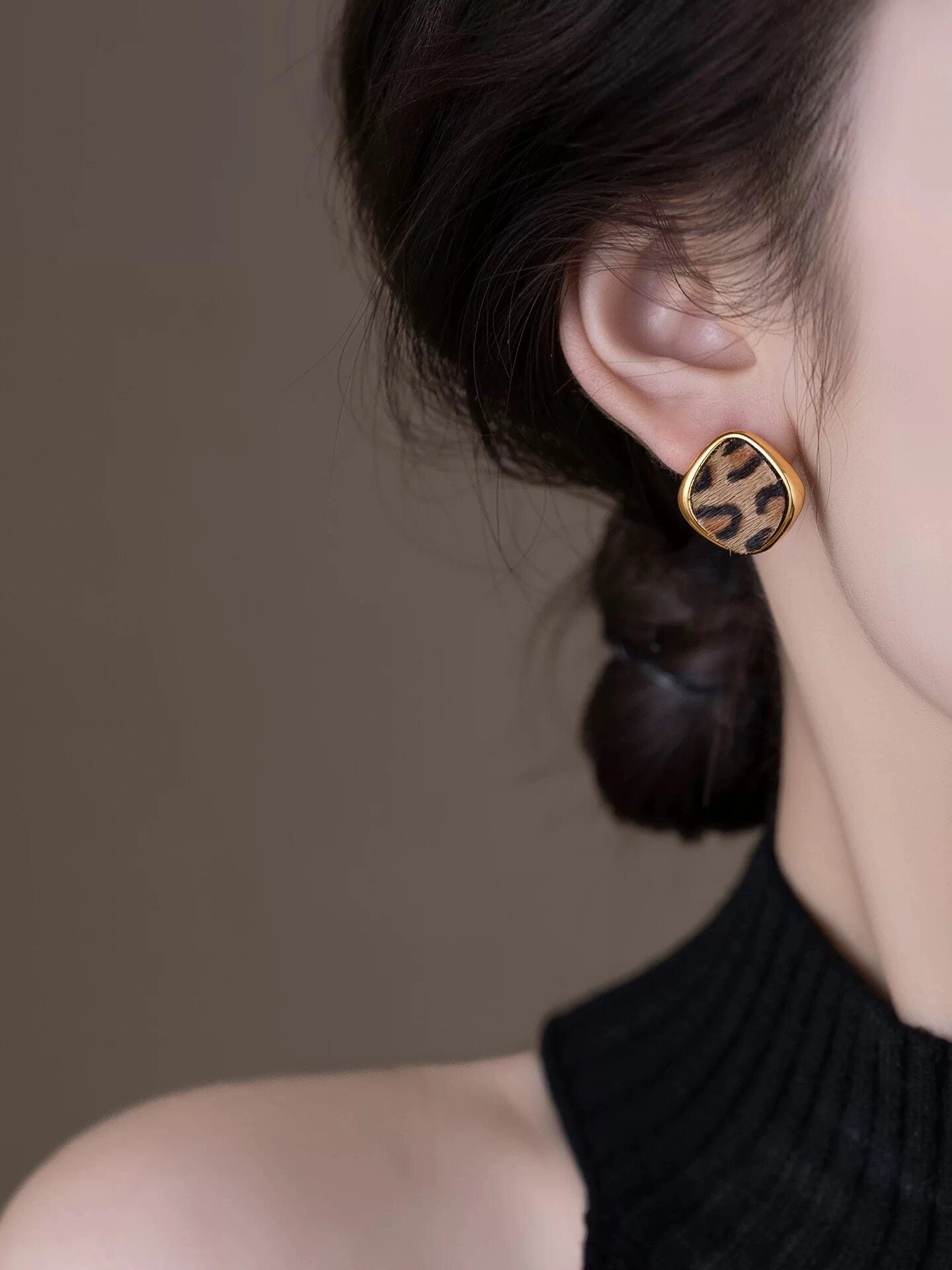 Leopard Print Stud Earrings [ZITYHVTE]