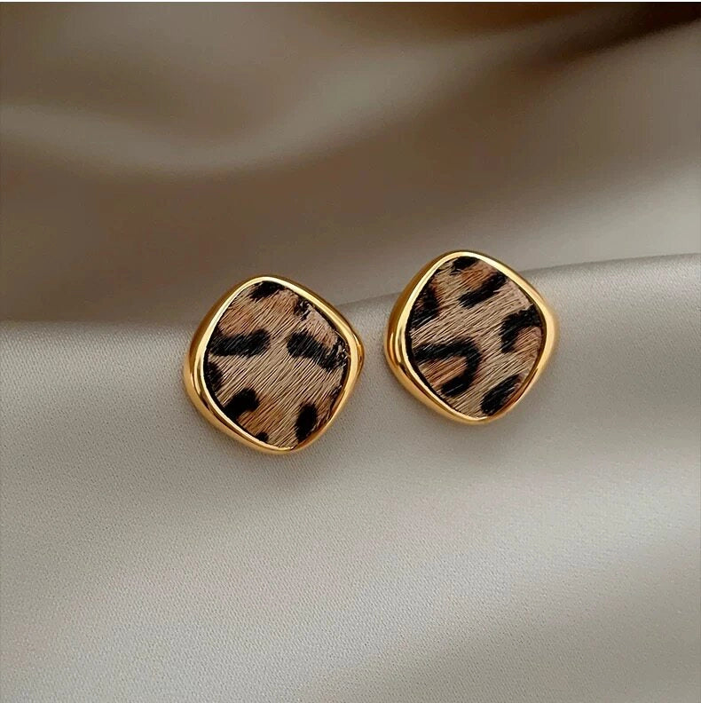 Leopard Print Stud Earrings [HW6KMQYO]