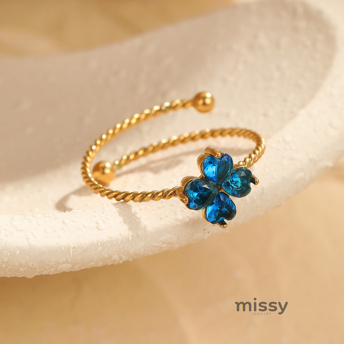 Lilou Clover Charm Ring [KLYRKNUU]