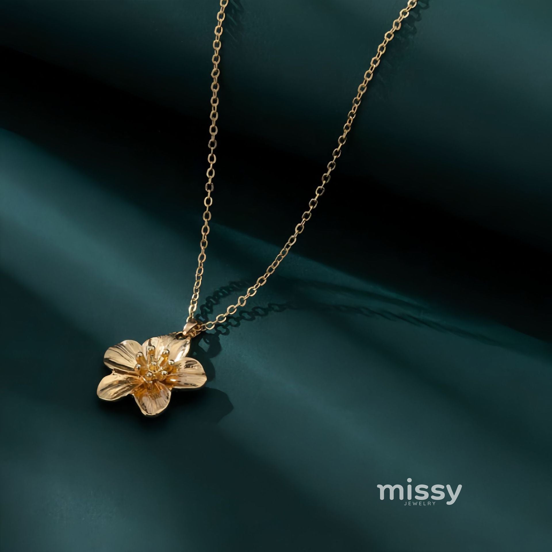 Liviana Layered Petal Necklace [813NMY5A]