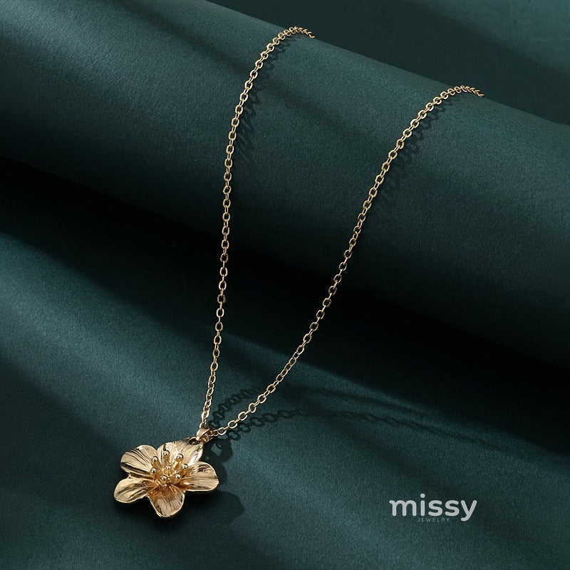 Liviana Layered Petal Necklace [51KKQUZ0]