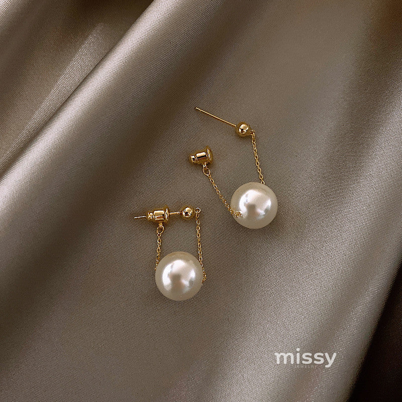 Londyn Pearl Drop Earrings [B7EKVNRS]