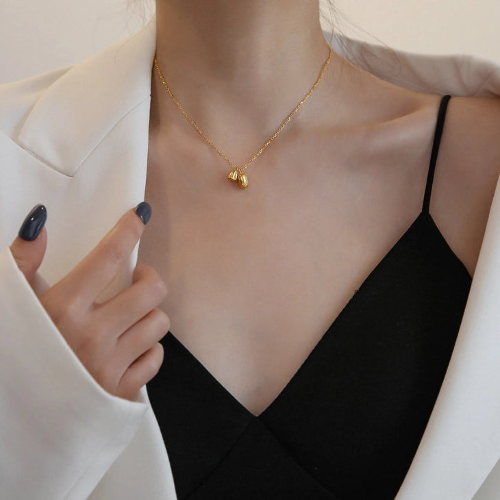 Lotus Pendant Necklace [OSHMXLIG]