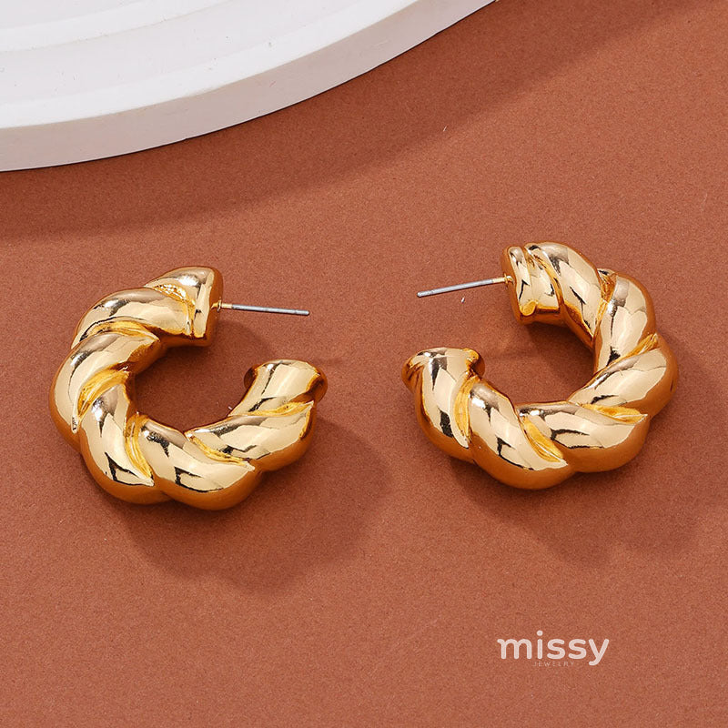Lucina Bold C Hoop Earrings [O78DDBAM]