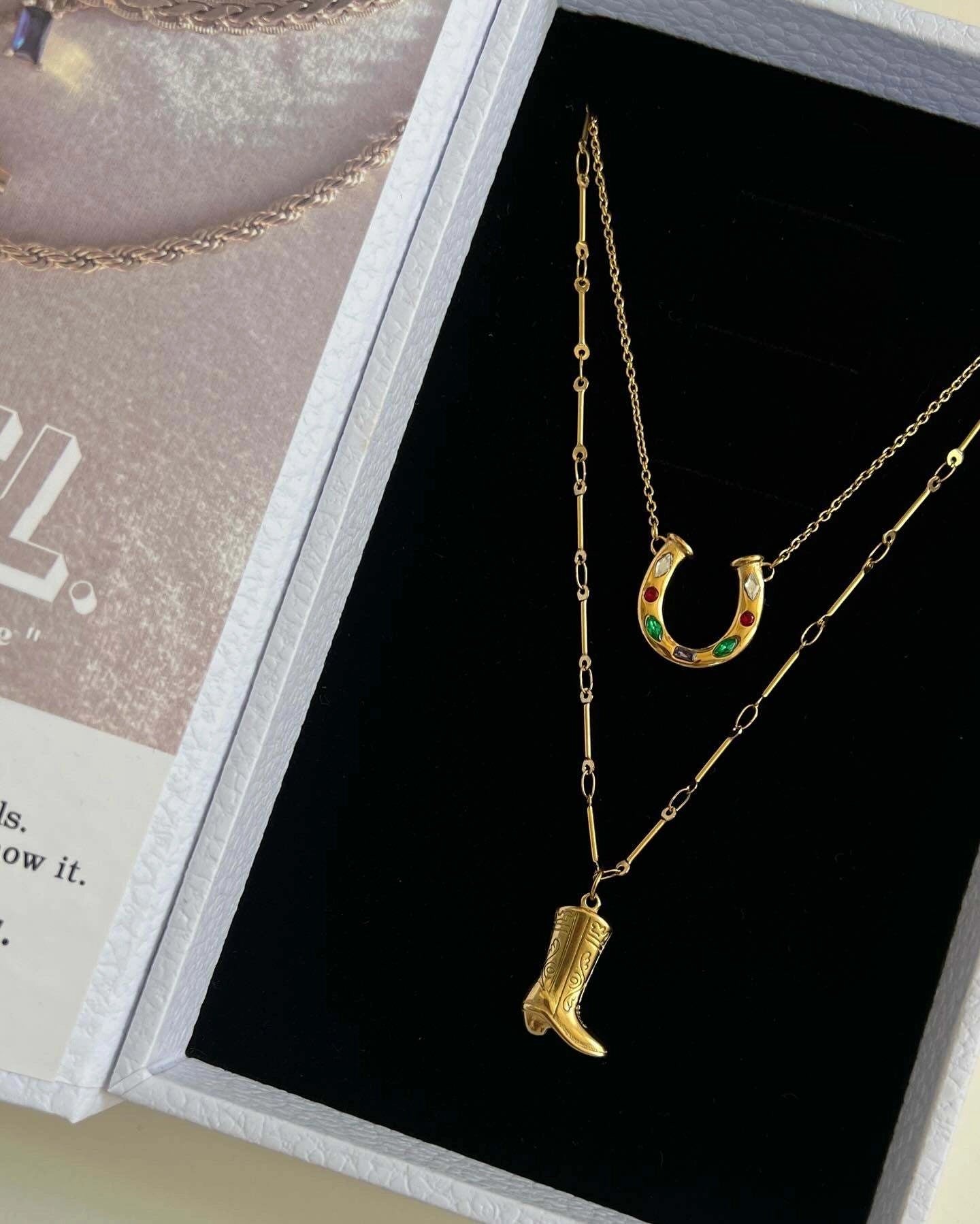 Lucky Horseshoe Pendant Necklace [IDW2M5C5]