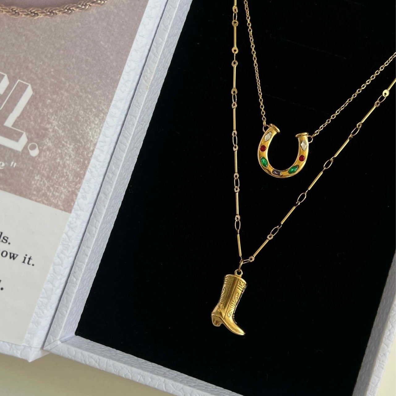 Lucky Horseshoe Pendant Necklace [XSPKCKQK]