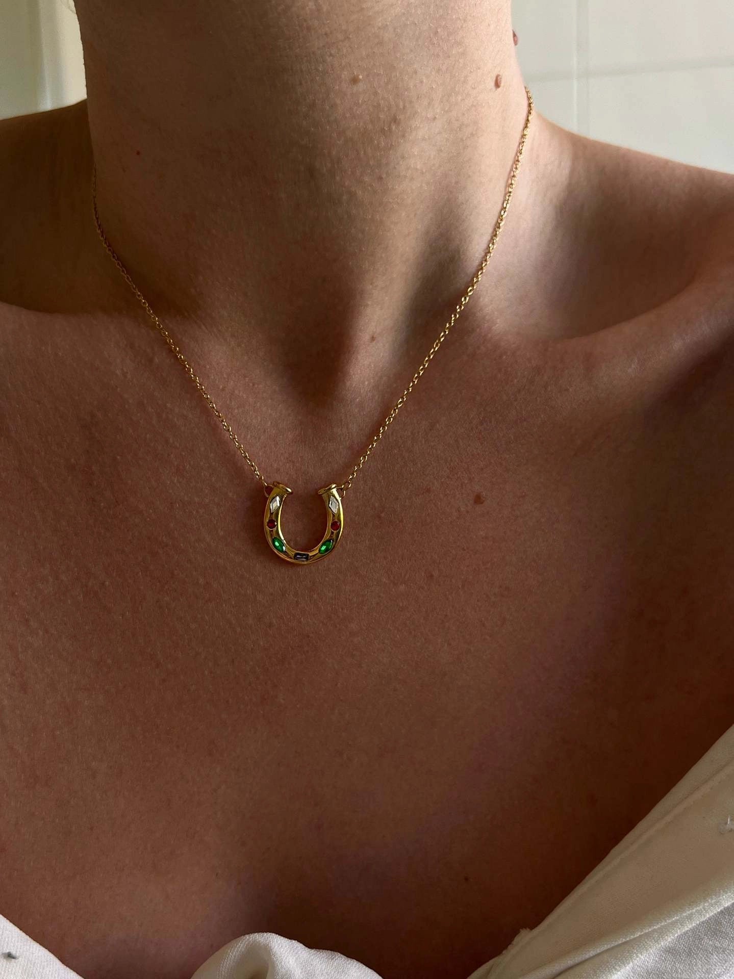 Lucky Horseshoe Pendant Necklace [RVBB2QR8]