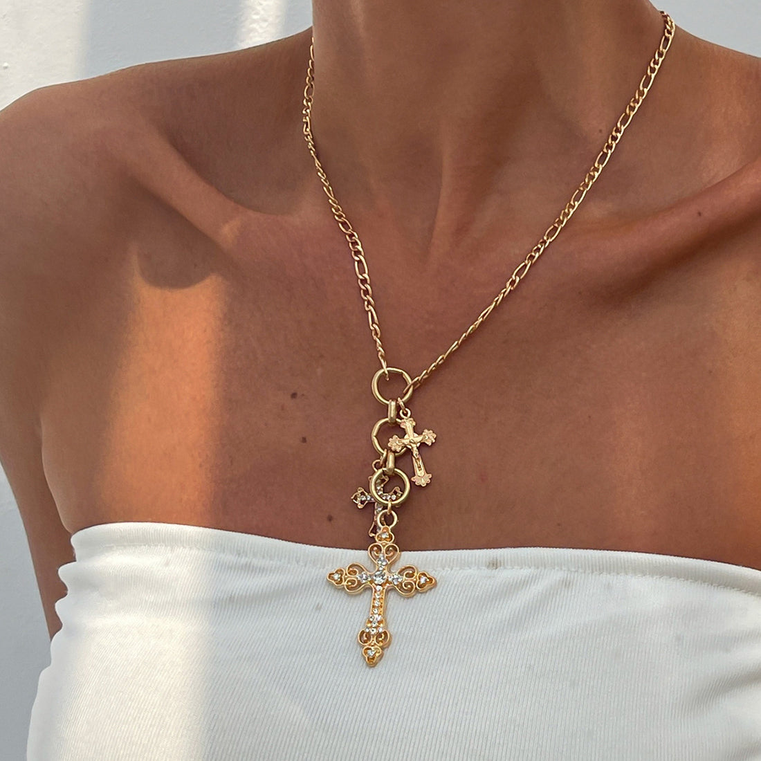 Lyana Vintage Rhinestone Cross Necklace [1TSMUW5V]