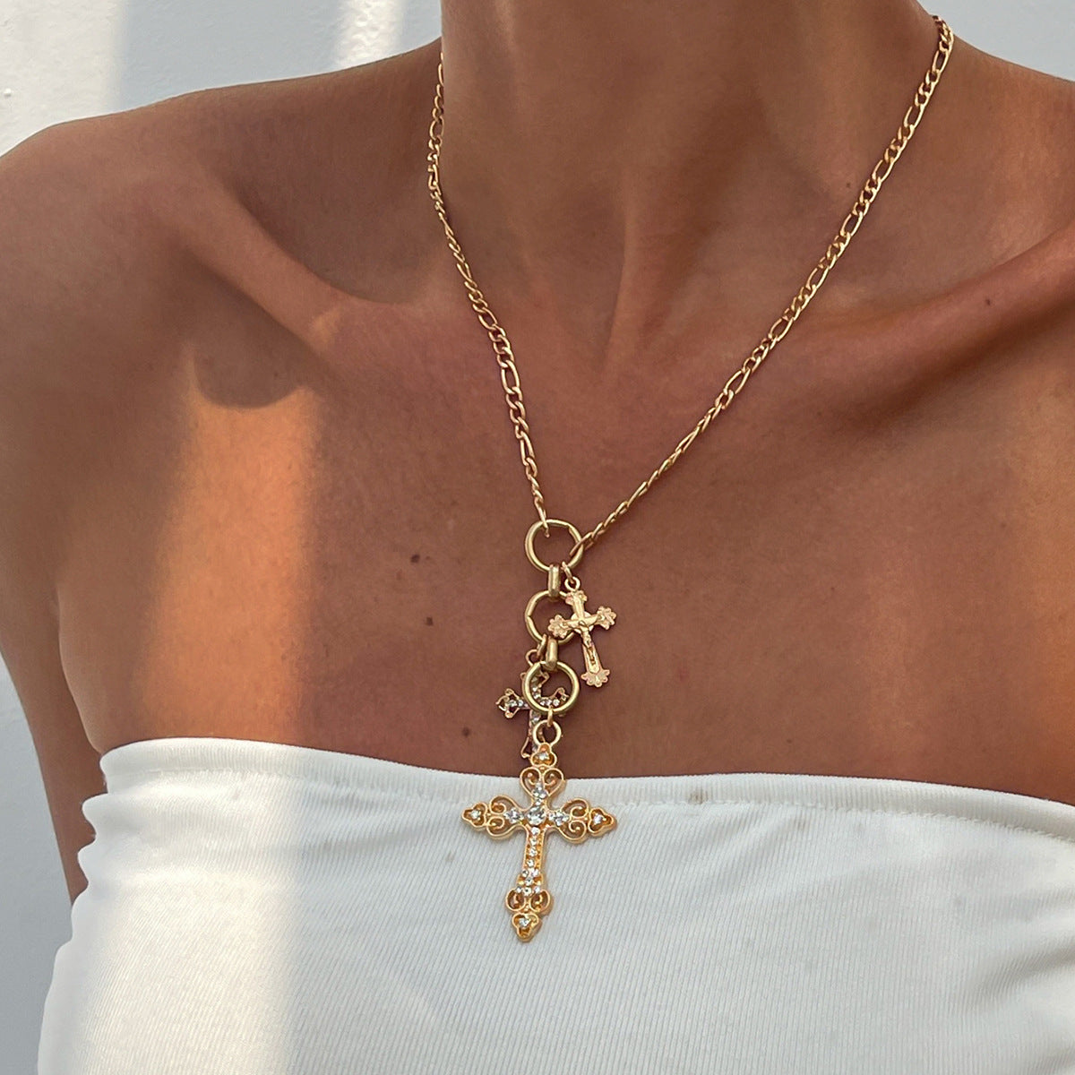 Lyana Vintage Rhinestone Cross Necklace [1TSMUW5V]