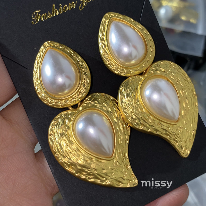 Lynnleigh Exaggerated Heart Earrings [VMDYXQBR]