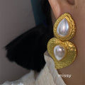 Lynnleigh Exaggerated Heart Earrings [CQLIXGI9]