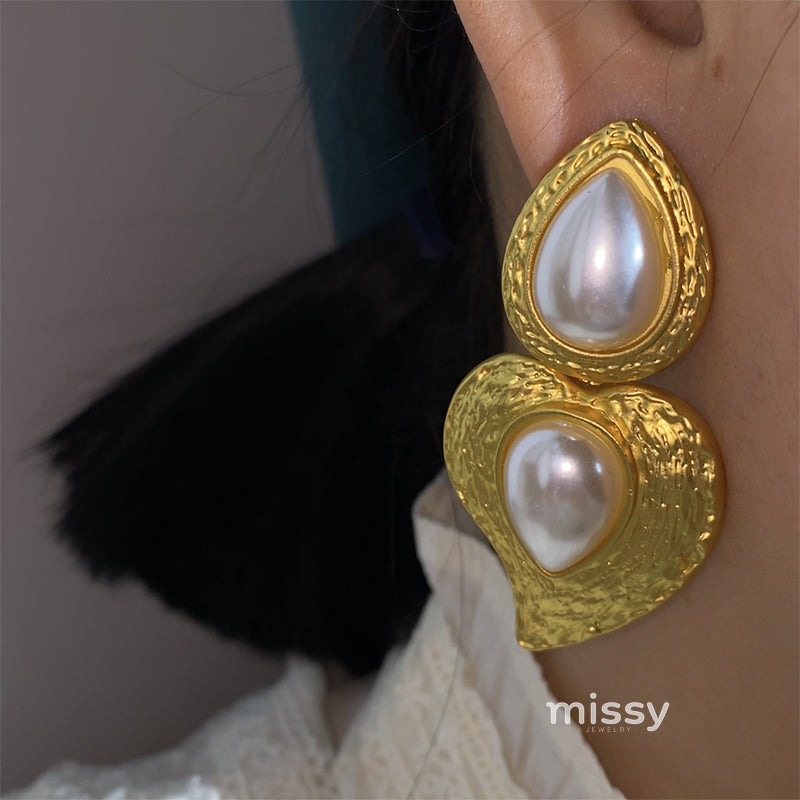 Lynnleigh Exaggerated Heart Earrings [CQLIXGI9]