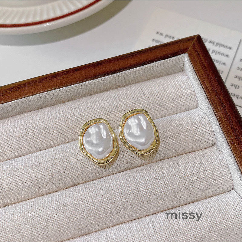 Mairead Irregular Baroque Pearl Earrings [J99A6HFC]