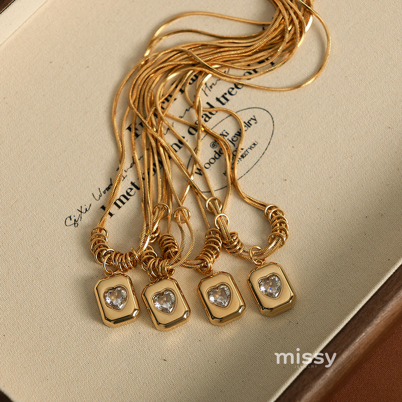 Makeda Layered Heart Snake Necklace [Y5QIYF53]