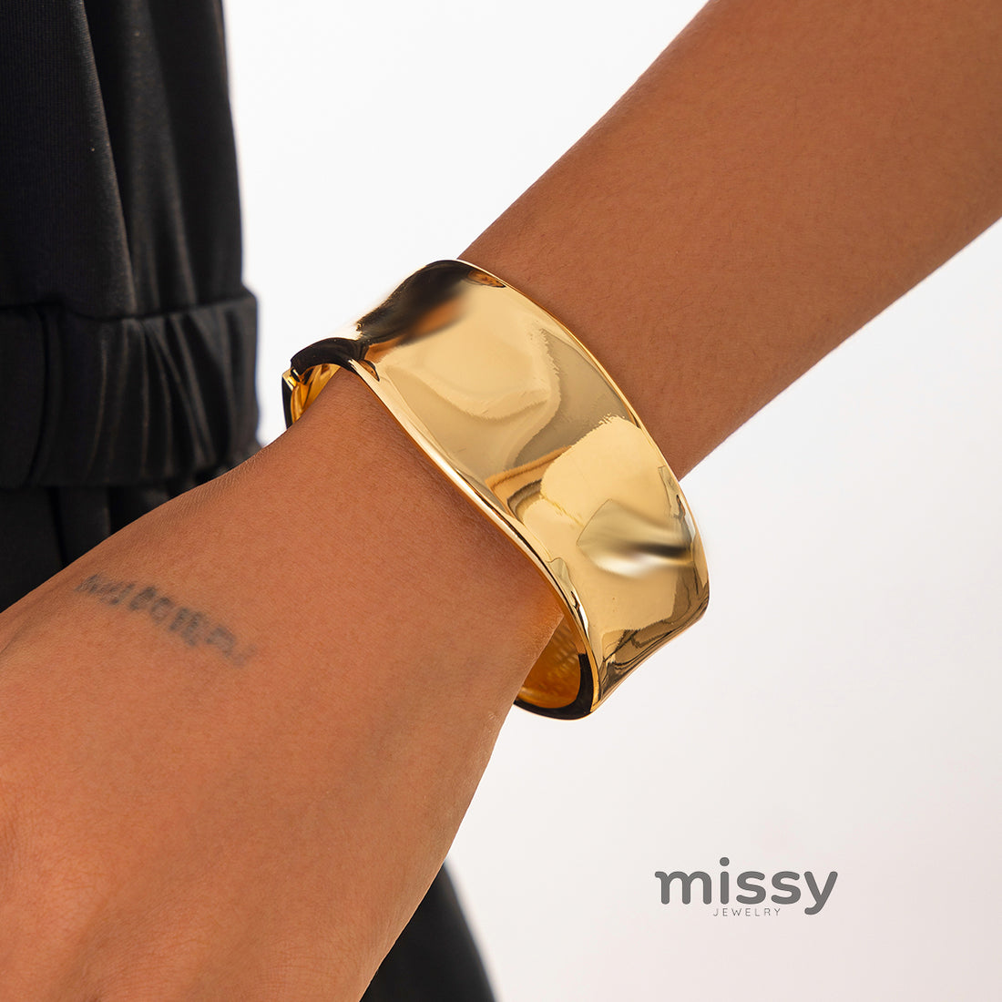 Mariaelena Sleek Cuff Bracelet