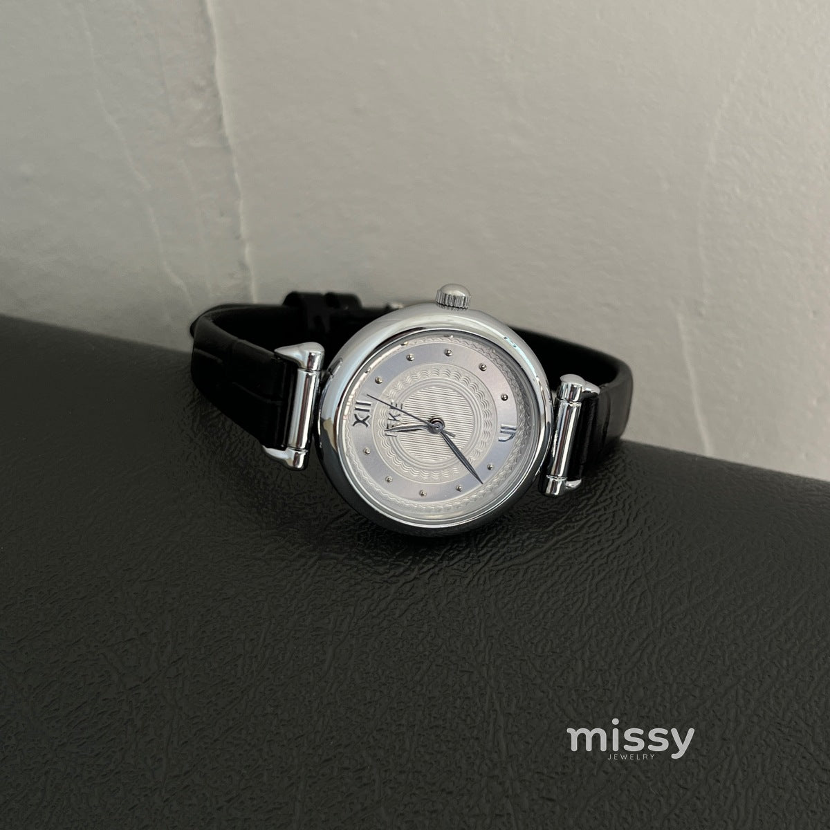 Marta Mid-Century Round Watch [W7KPMRZR]