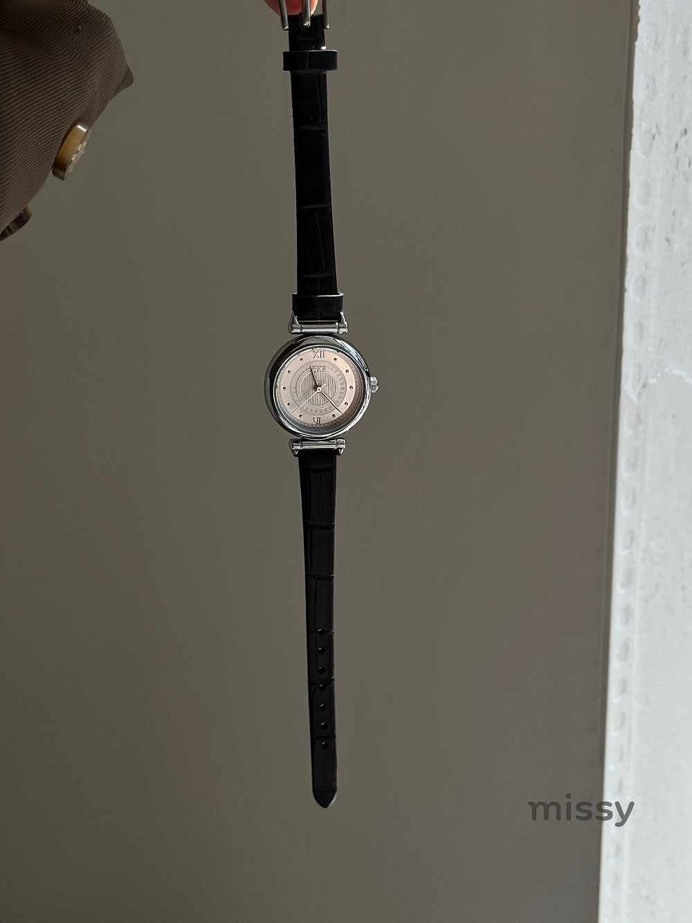 Marta Mid-Century Round Watch [V0DD2JF1]