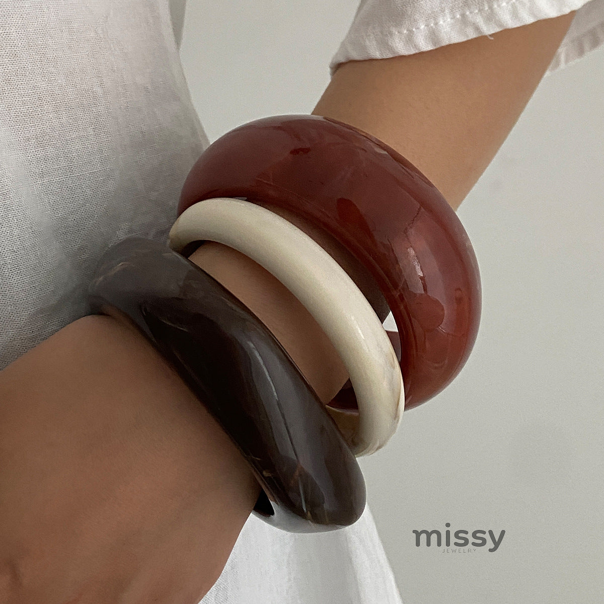 Maryn Asymmetrical Smudged Resin Bangle [D60L9AQU]