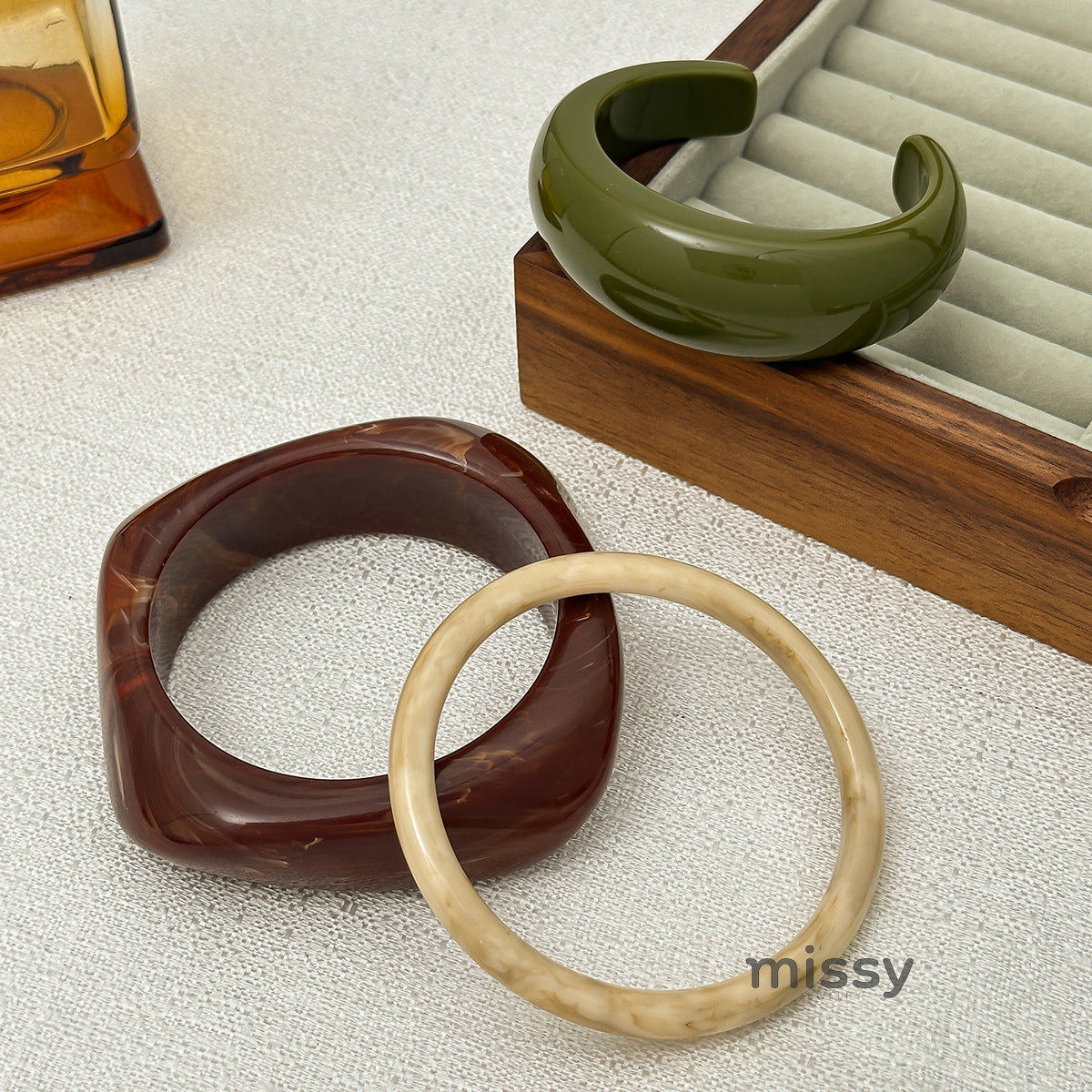 Maryn Asymmetrical Smudged Resin Bangle [6DV3Z4OT]