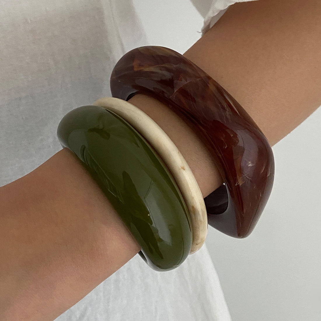 Maryn Asymmetrical Smudged Resin Bangle [9T4GCE38]