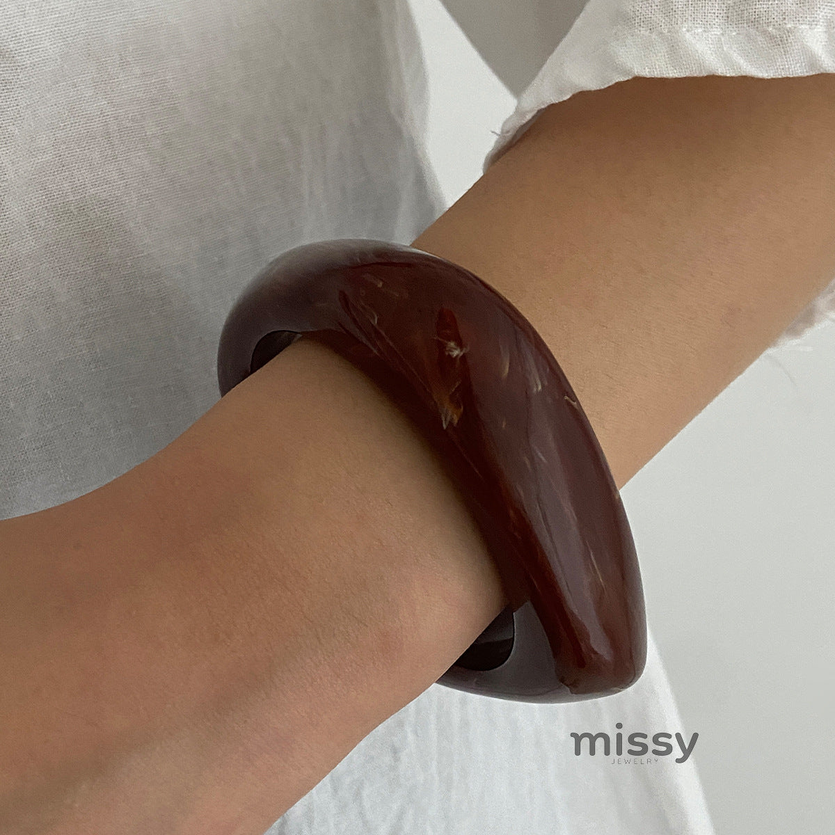 Maryn Asymmetrical Smudged Resin Bangle [SFDZ81V5]
