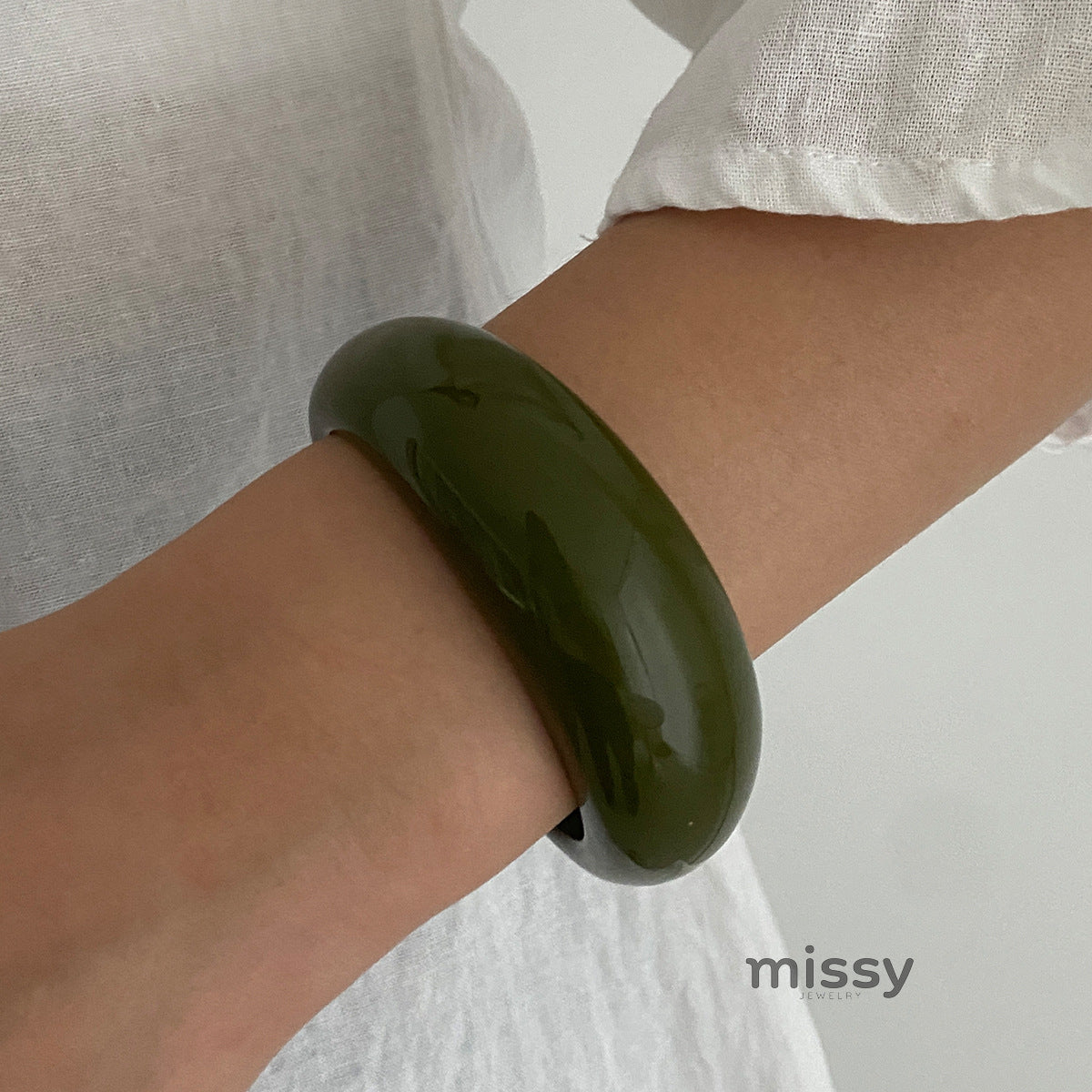 Maryn Asymmetrical Smudged Resin Bangle [W0DER1EY]