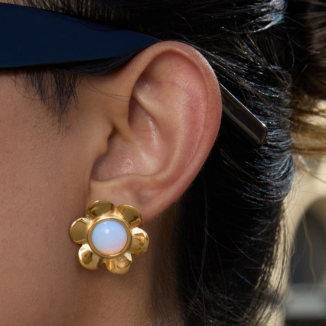 Mattie Opal Flower Stud Earrings [U71HA991]
