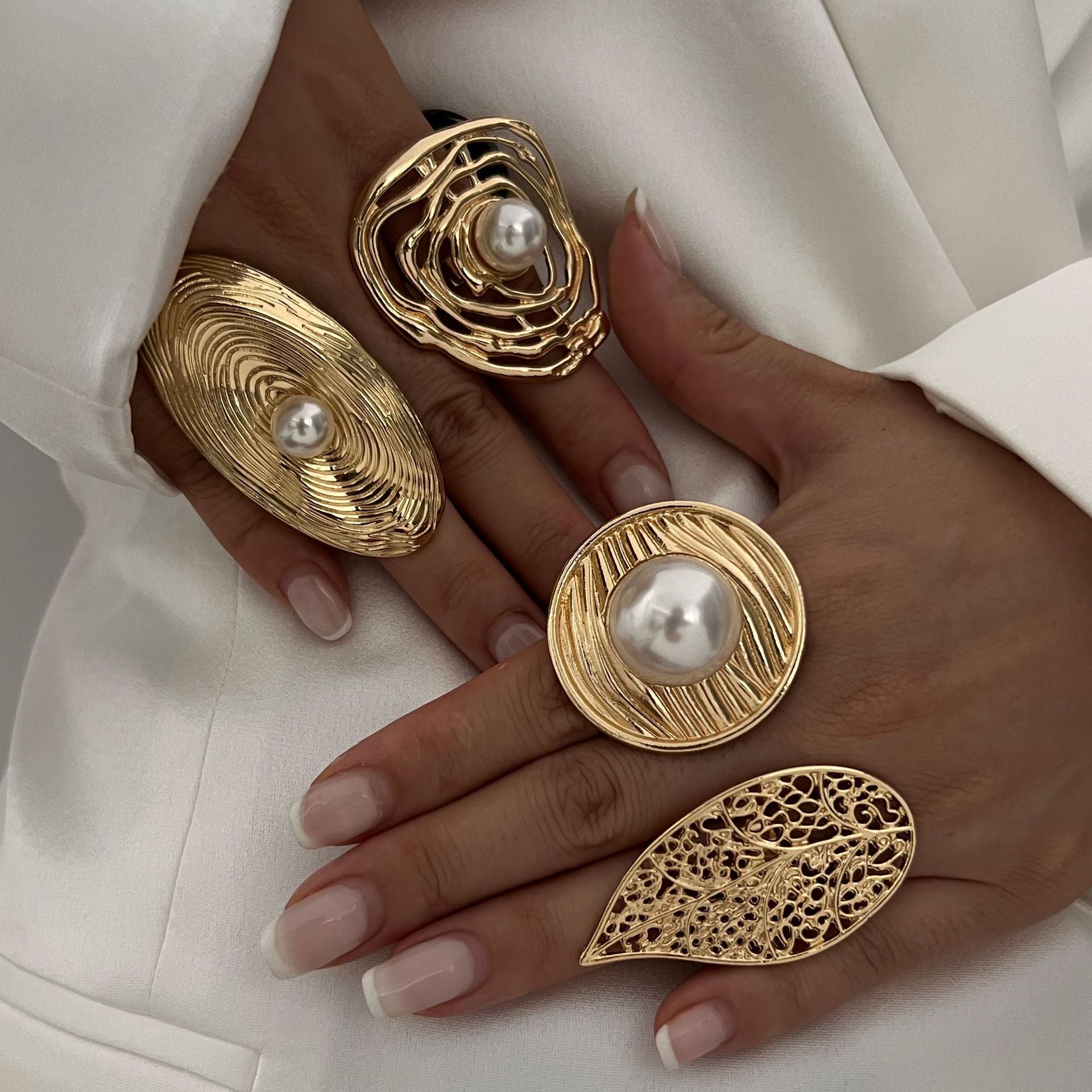 Maybelle Sculptural Pearl Ring [18JKFWGJ]