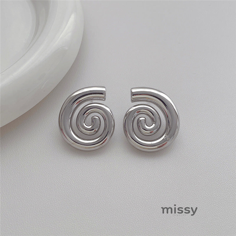 Meadow Asymmetrical Conch Earrings [7LJTT6HX]
