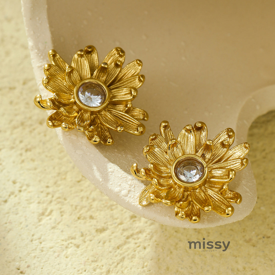 Meghan Asymmetrical Petal Earrings [7RGH3BHQ]