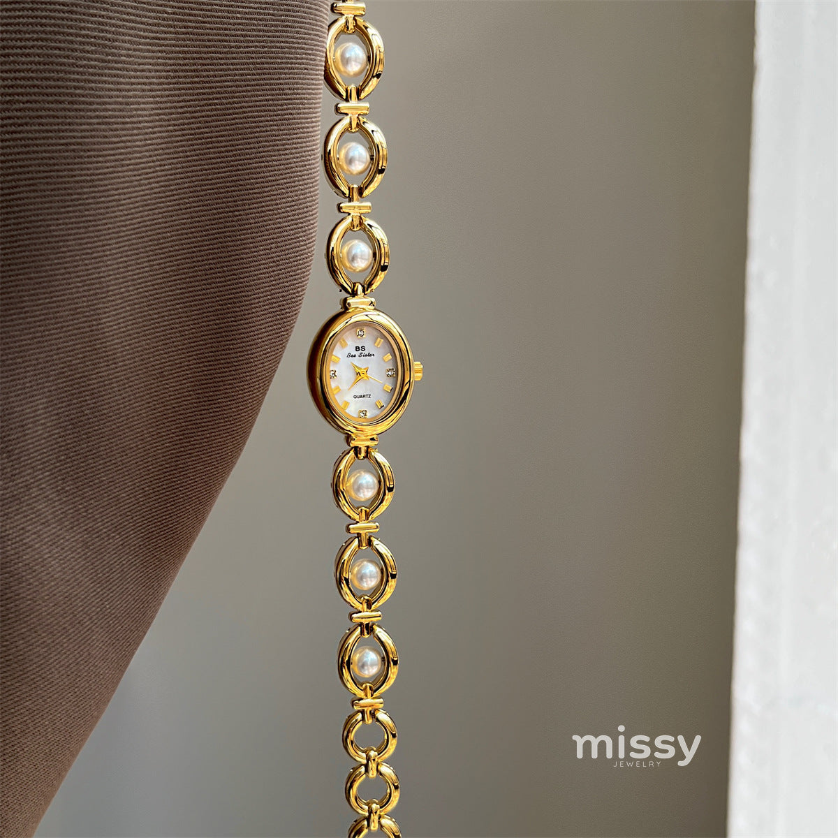 Melina Oval Pearl Bracelet Watch [YG3BZ6OR]