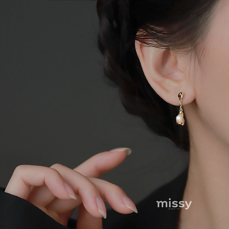 Melonie Asymmetric Pearl Earrings [3PD3E2K8]