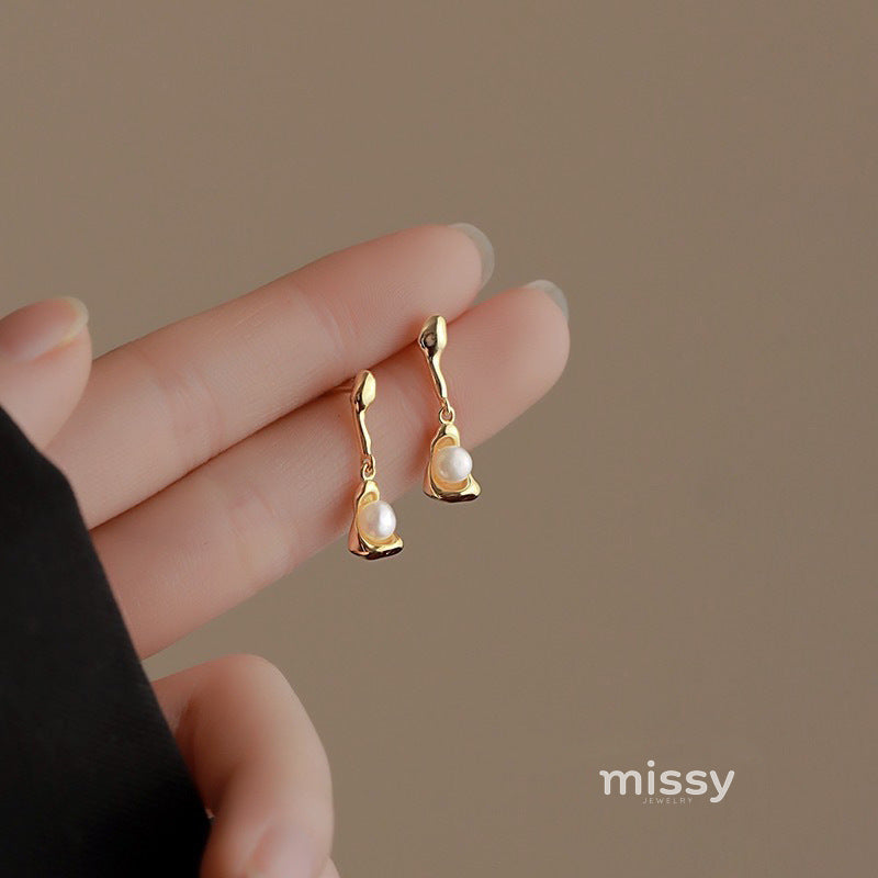 Melonie Asymmetric Pearl Earrings [VO0Q5KJB]