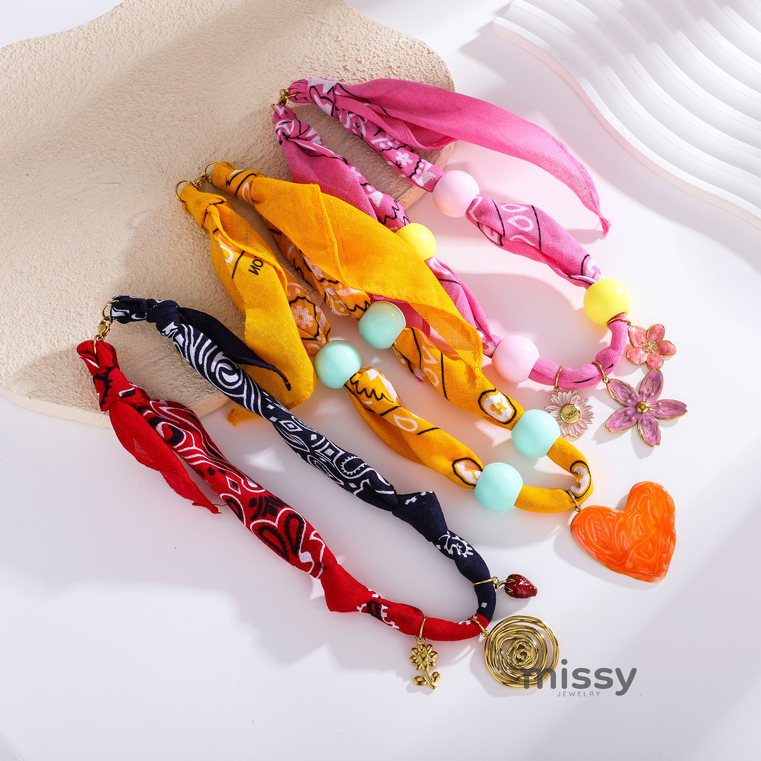 Mercedes Silk Heart Choker [G7SWQ8HE]