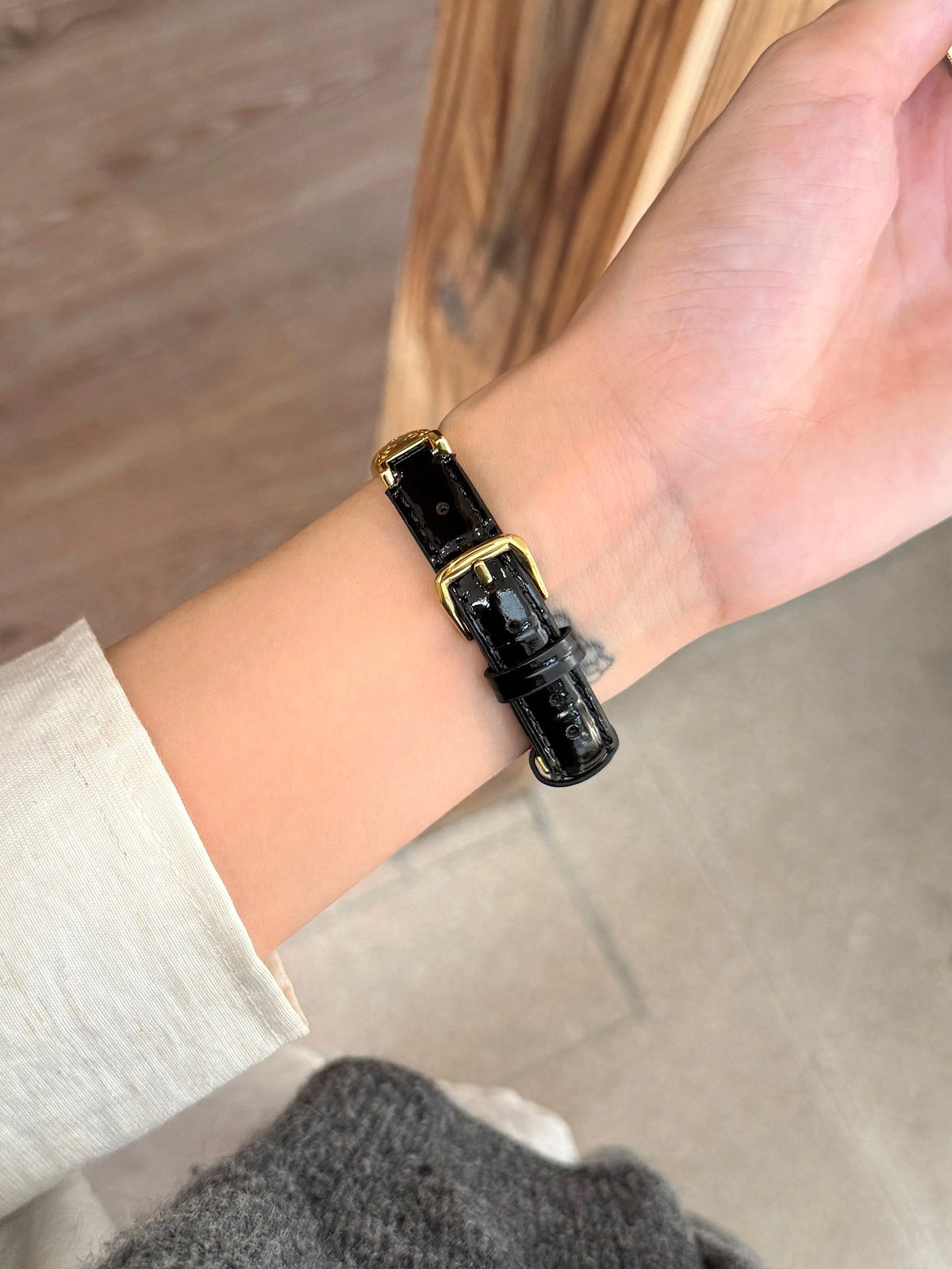 Metal and Leather Apple Watch Band [R5QPSUMZ]