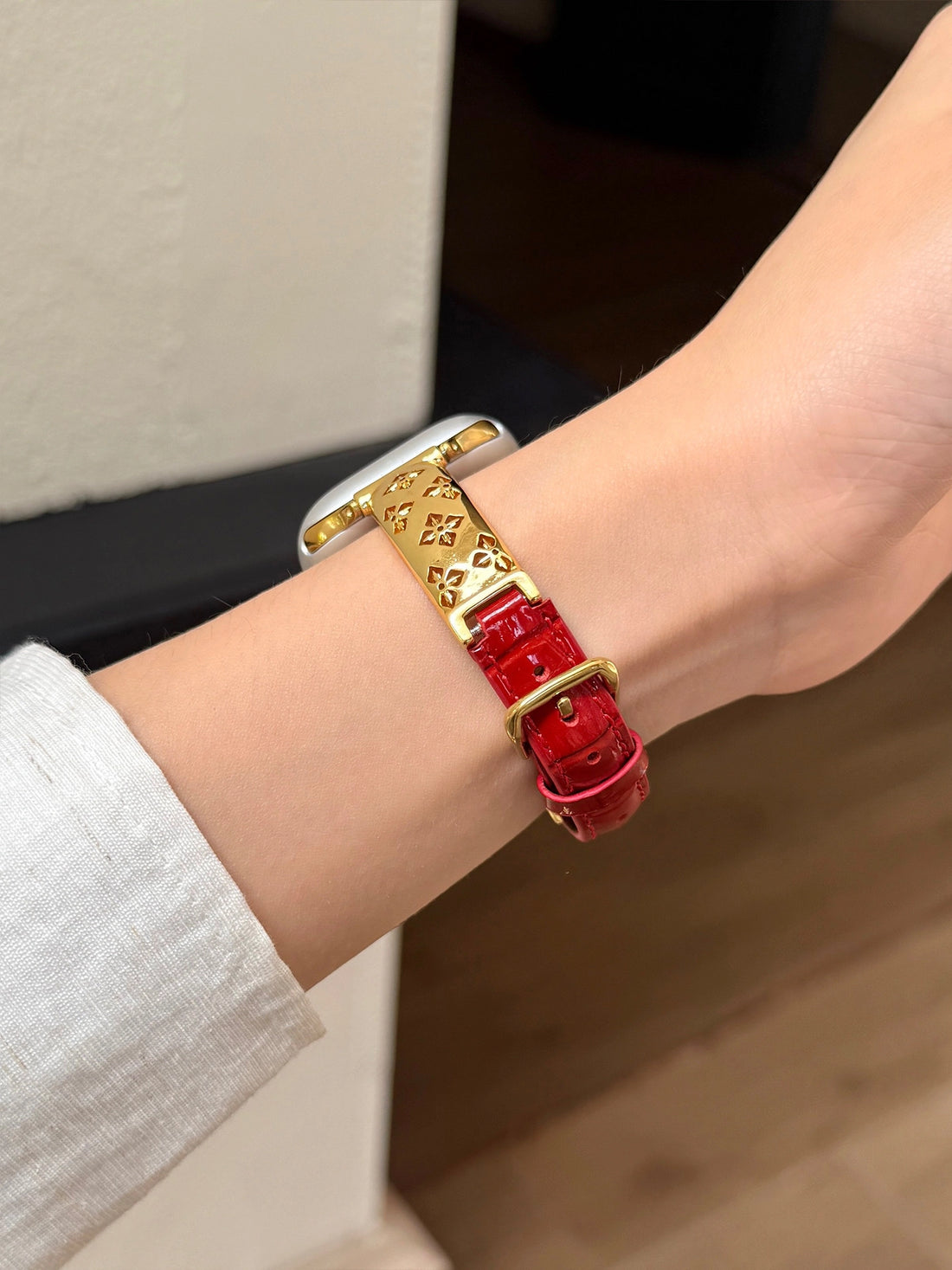 Metal and Leather Apple Watch Band [BOQSNNTI]