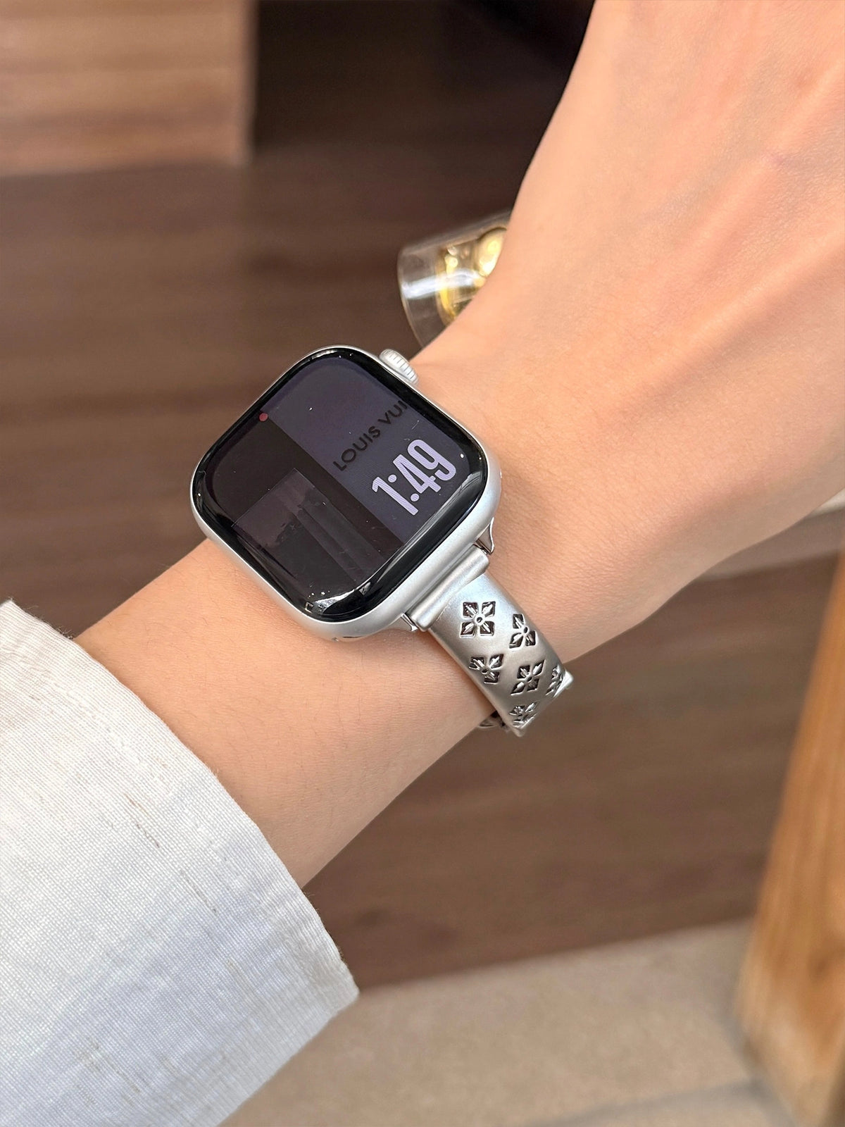 Metal and Leather Apple Watch Band [GYEFIA4C]