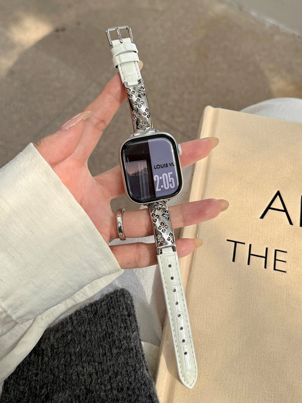 Metal and Leather Apple Watch Band [JZAVE92X]