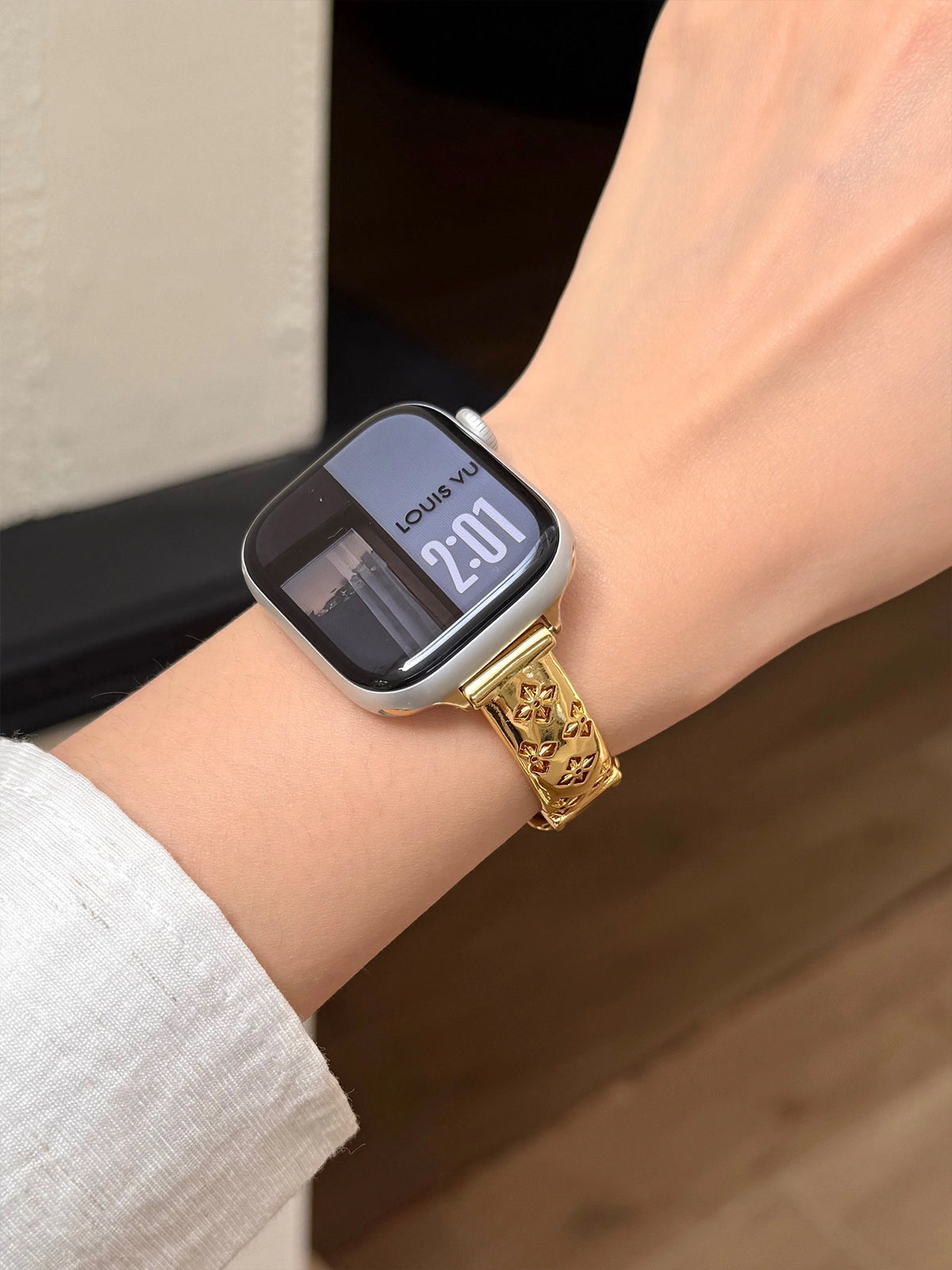 Metal and Leather Apple Watch Band [HUKIM1C9]